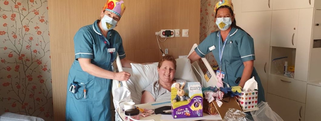 Fair Havens patient with nurses and easter arts