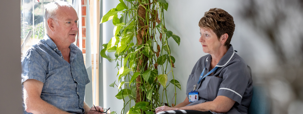 Nurse at Fair Havens speaking to a relative